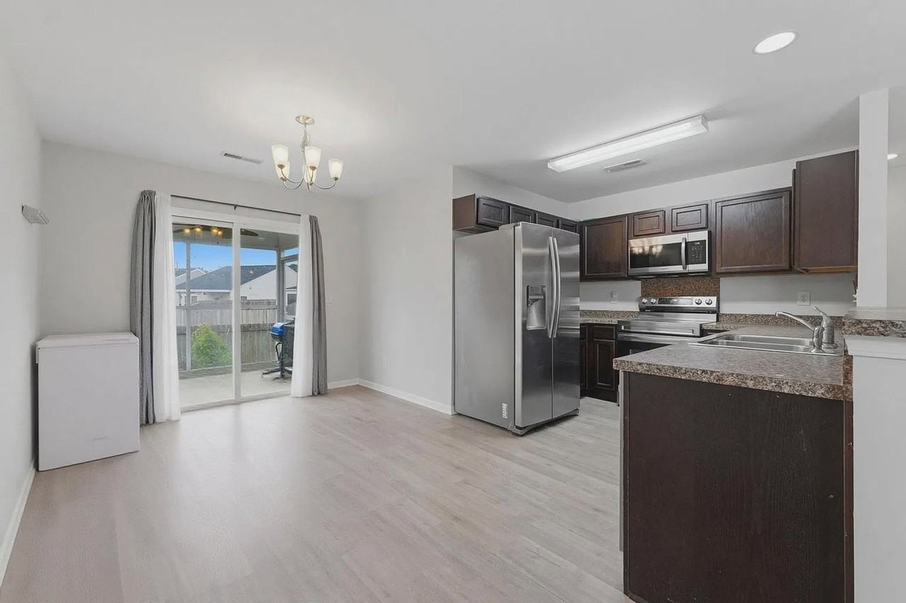 153 Tyger St - Photo 7 of 23