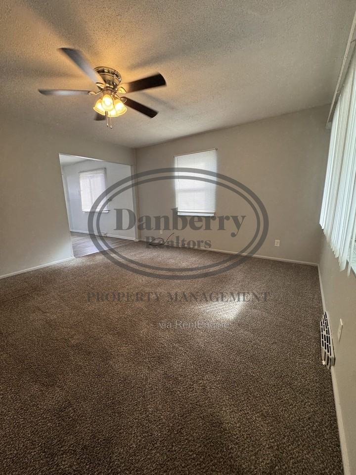 331 Southview Dr - Photo 2 of 9