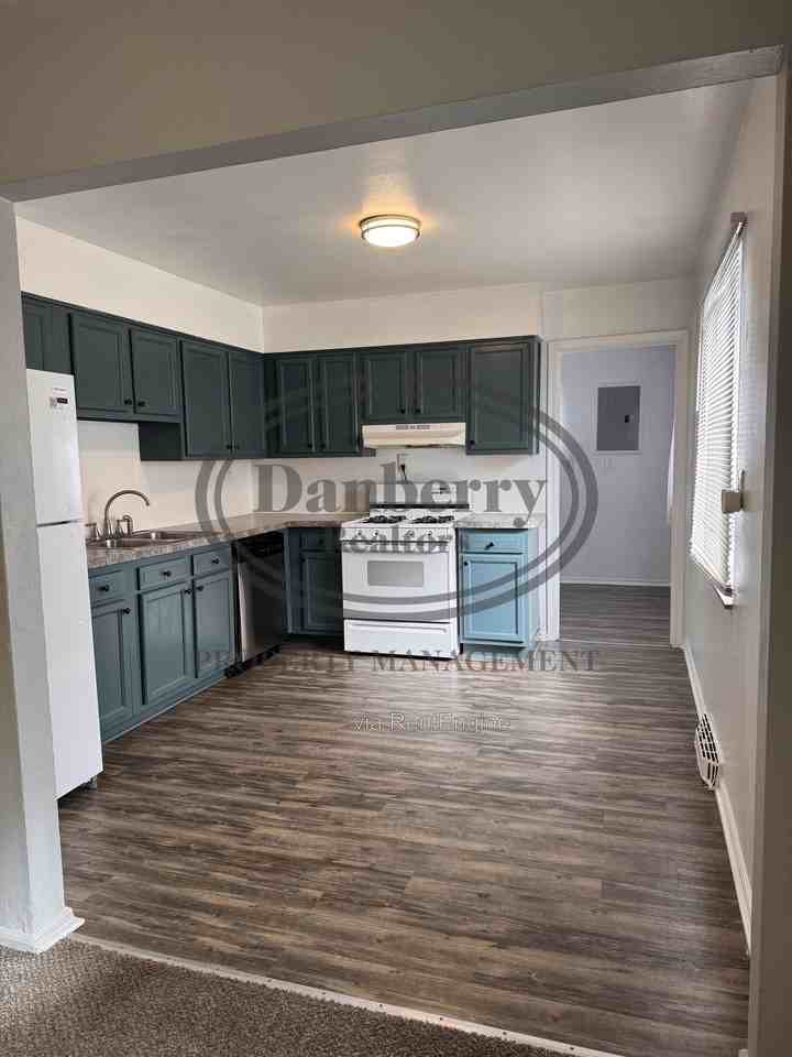 331 Southview Dr - Photo 3 of 9