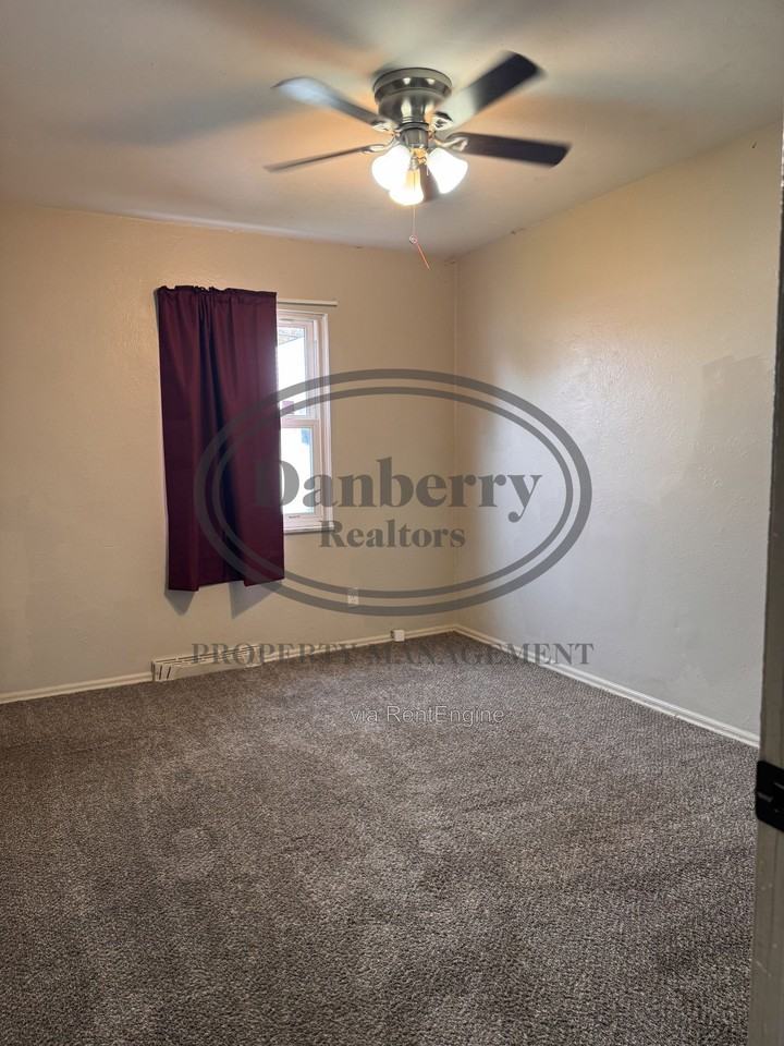 331 Southview Dr - Photo 4 of 9