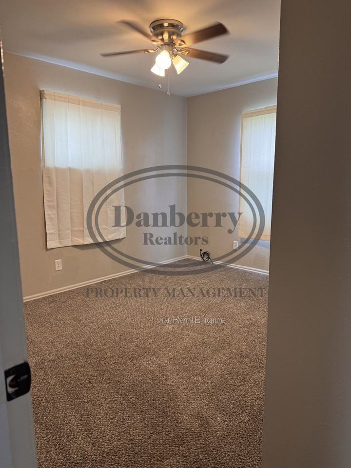 331 Southview Dr - Photo 5 of 9