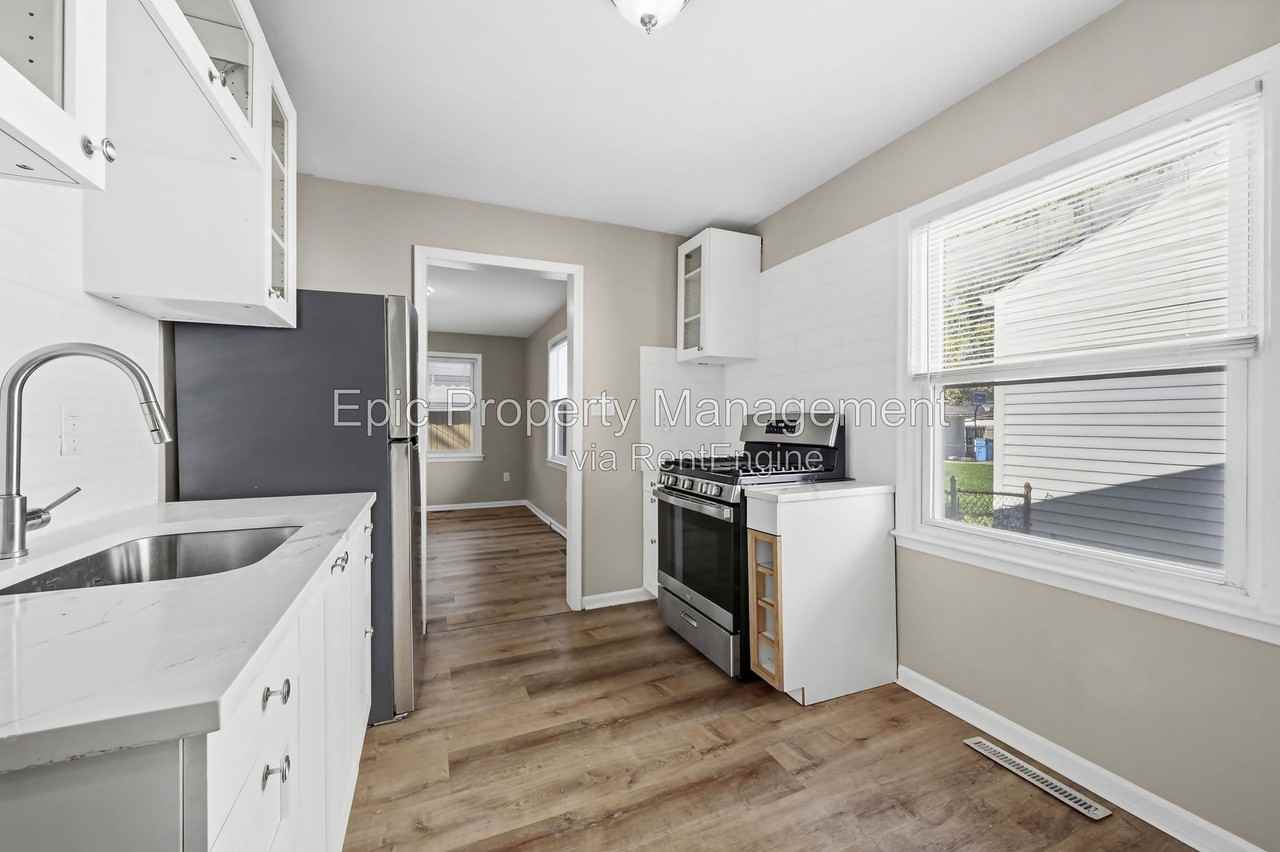 22435 Sharrow Ave - Photo 2 of 7