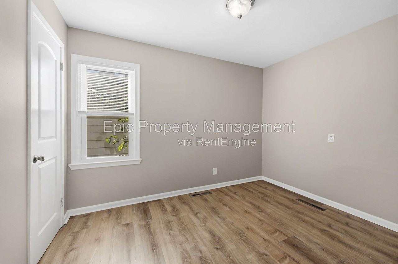 22435 Sharrow Ave - Photo 5 of 7