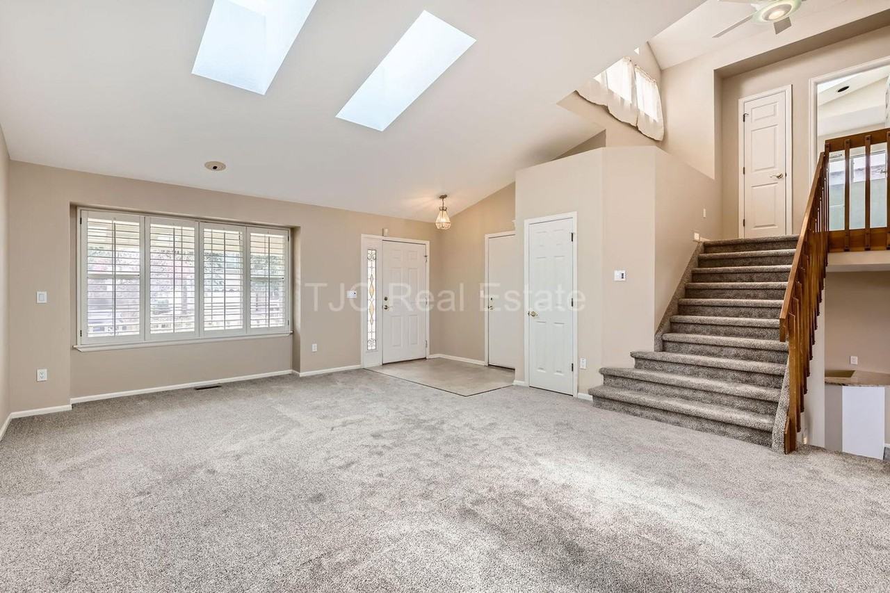 21581 Omaha Ave - Photo 3 of 12