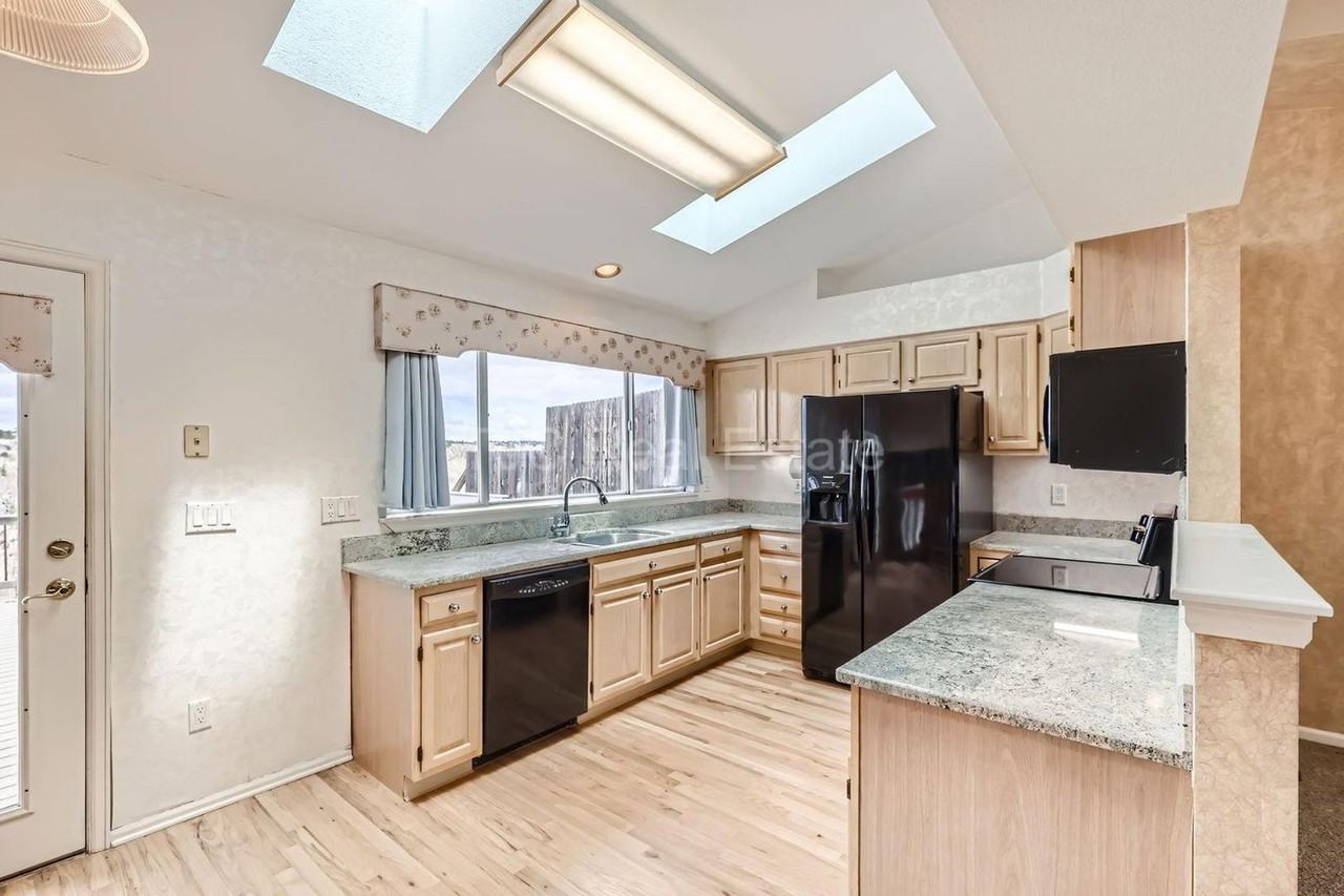 21581 Omaha Ave - Photo 4 of 12