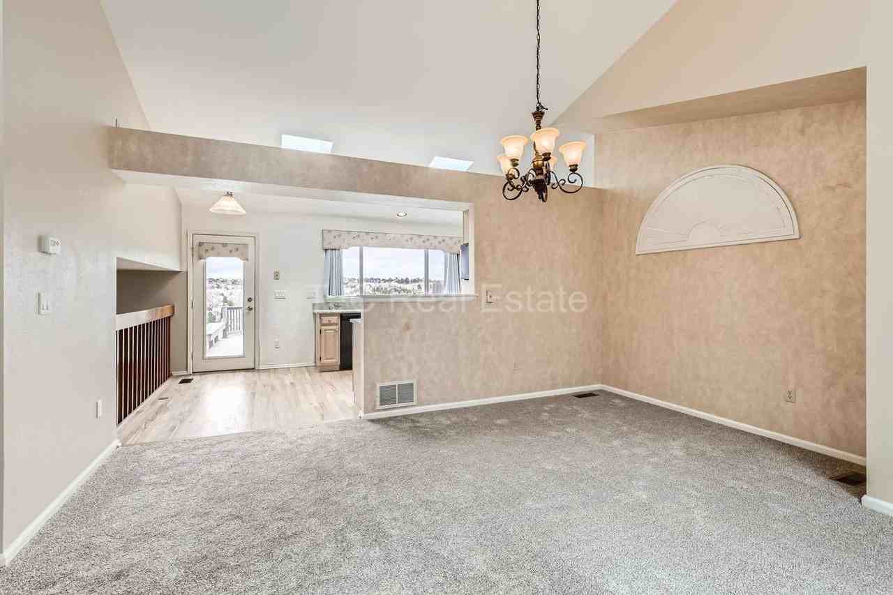 21581 Omaha Ave - Photo 5 of 12