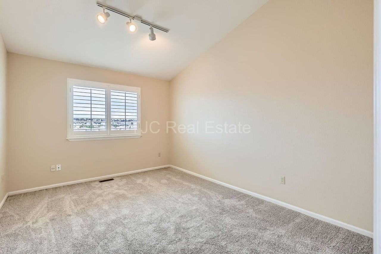 21581 Omaha Ave - Photo 7 of 12