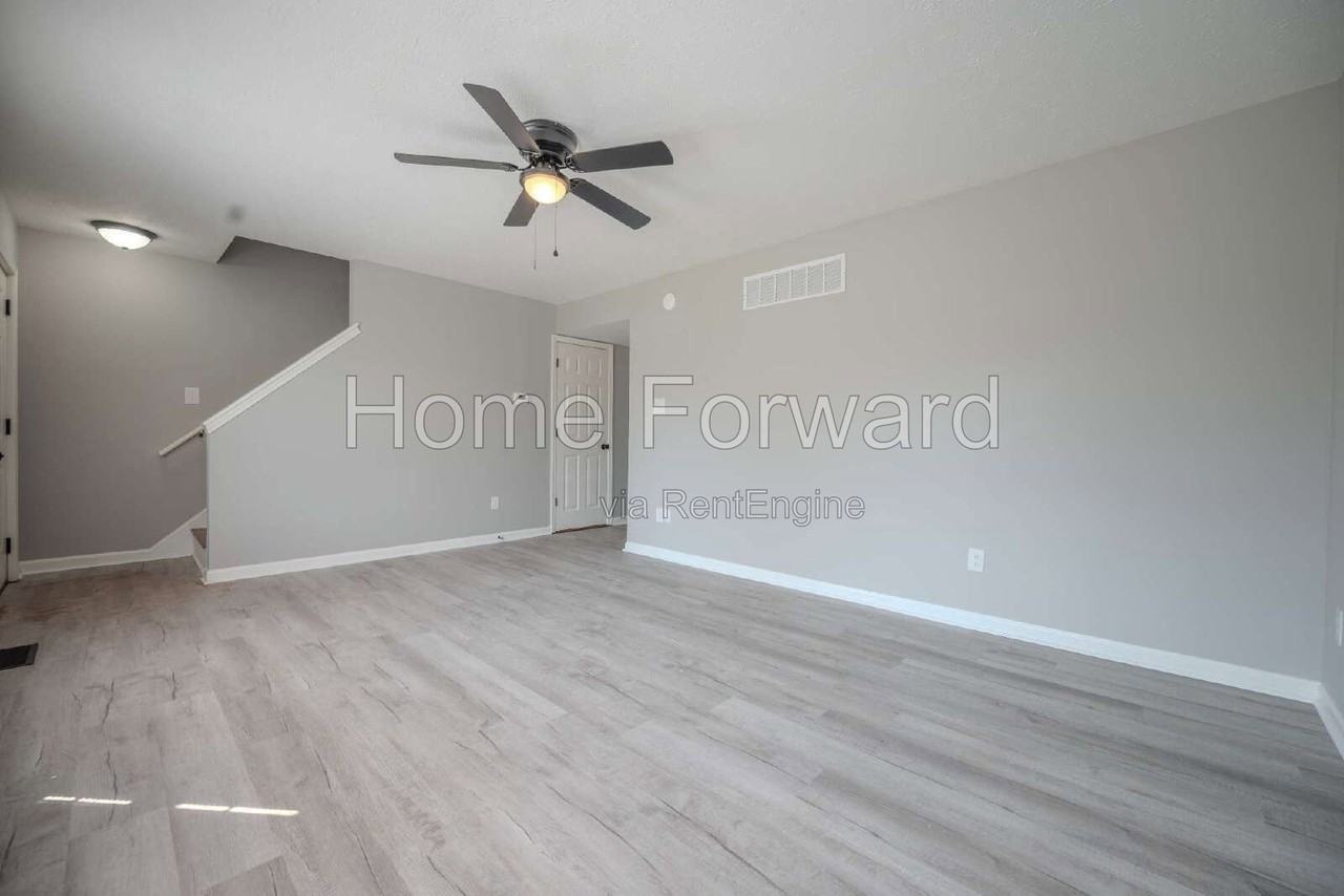 106 Bourbon Hills Dr - Photo 3 of 17