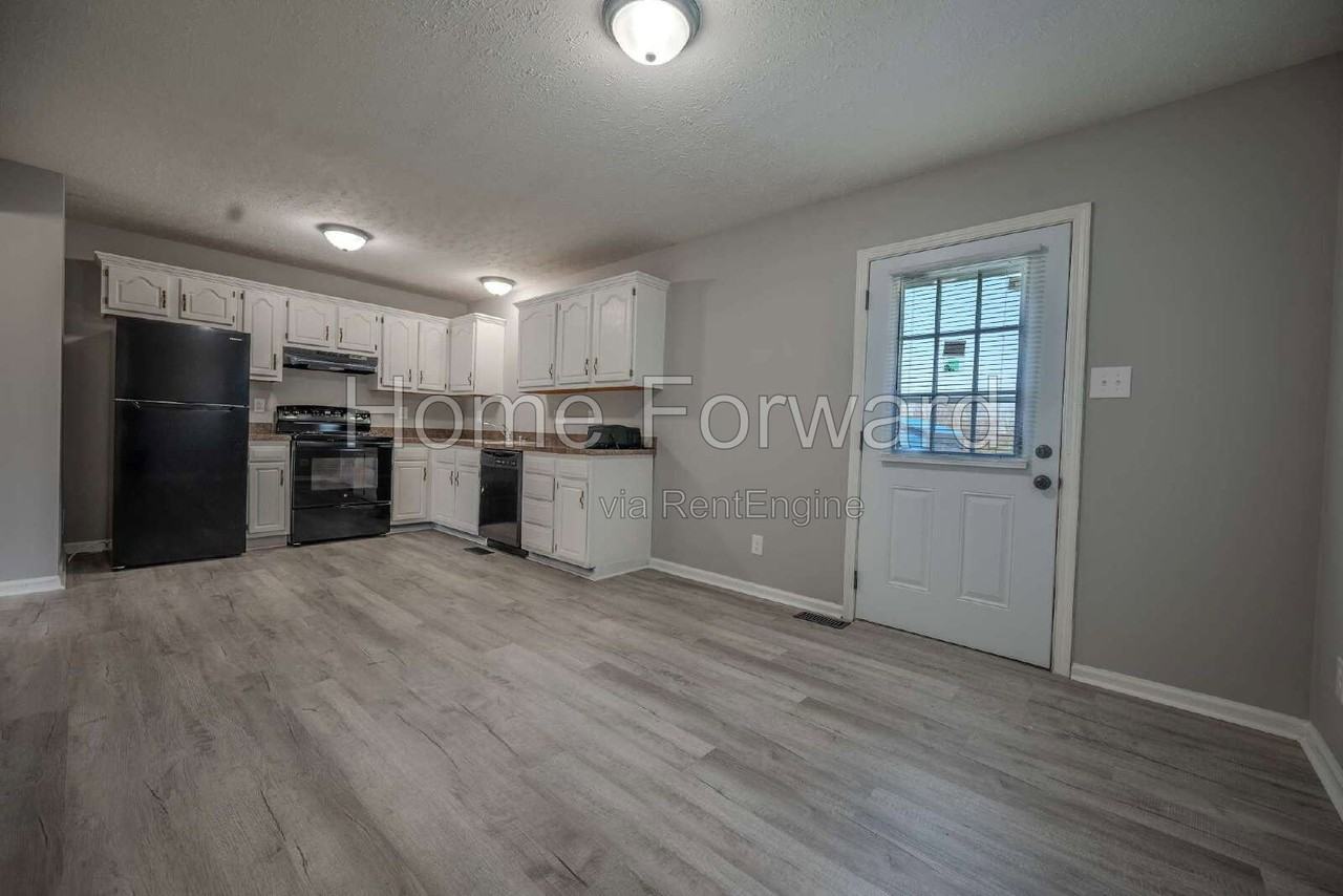 106 Bourbon Hills Dr - Photo 5 of 17