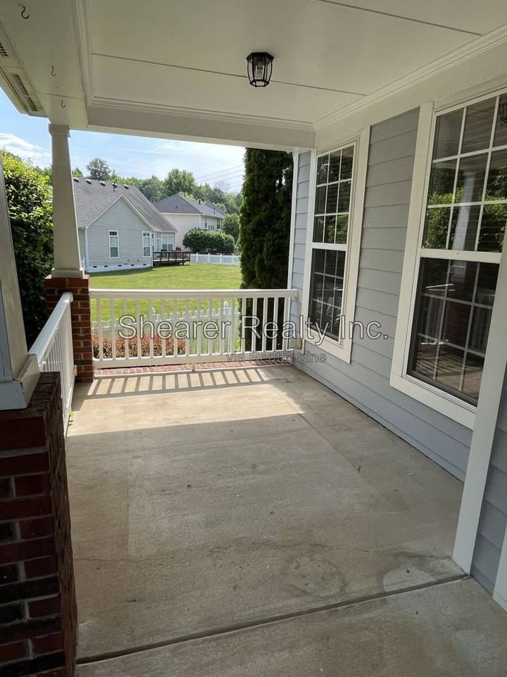 8531 Camberly Rd - Photo 2 of 32