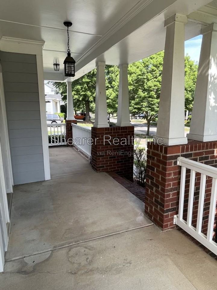 8531 Camberly Rd - Photo 3 of 32