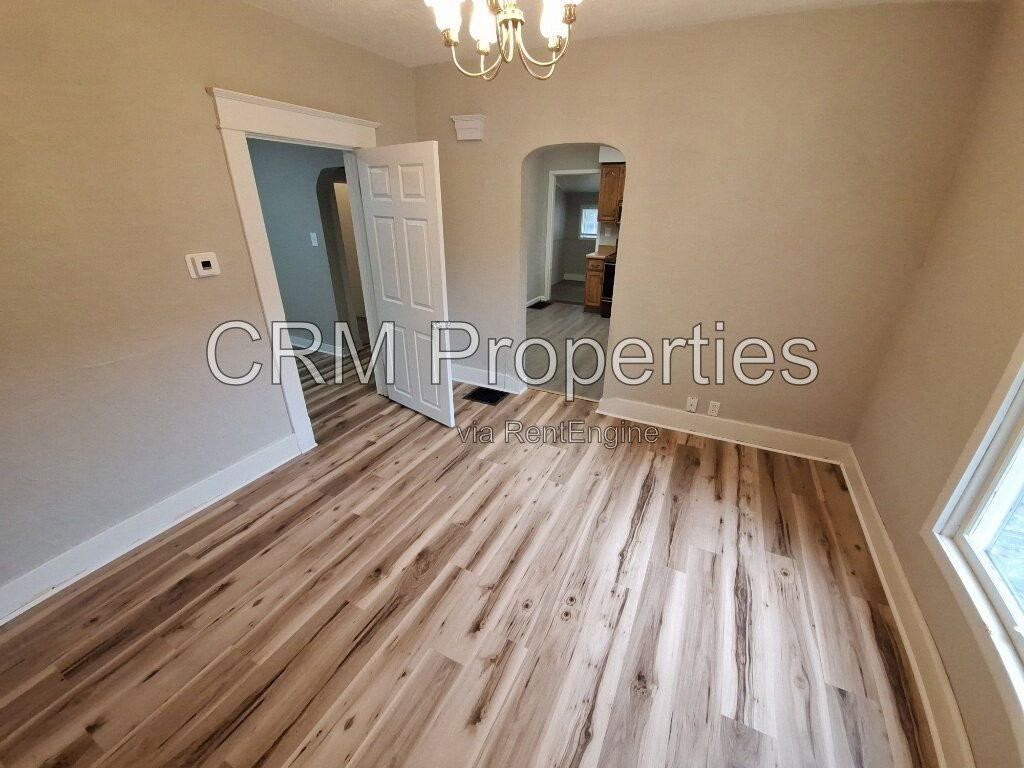 1041 S Webster St - Photo 4 of 20