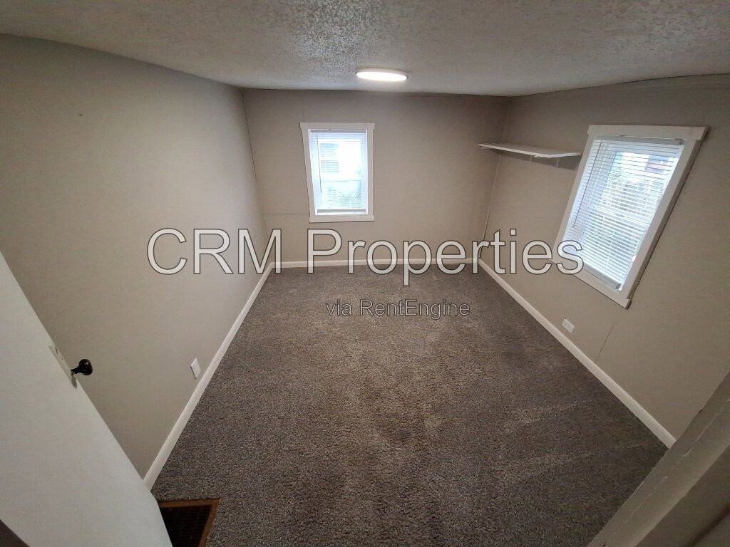 1041 S Webster St - Photo 6 of 20