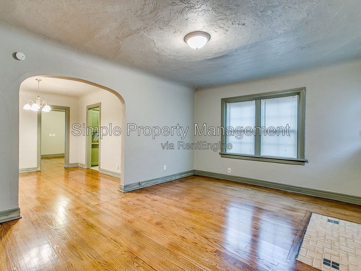 2504 Nw 19th St - Photo 4 of 10