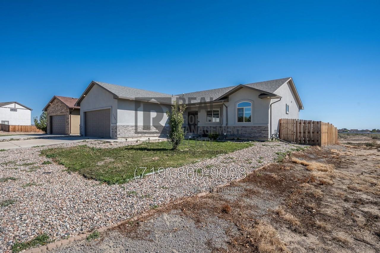 5508 Mark Twain Ln - Photo 3 of 41