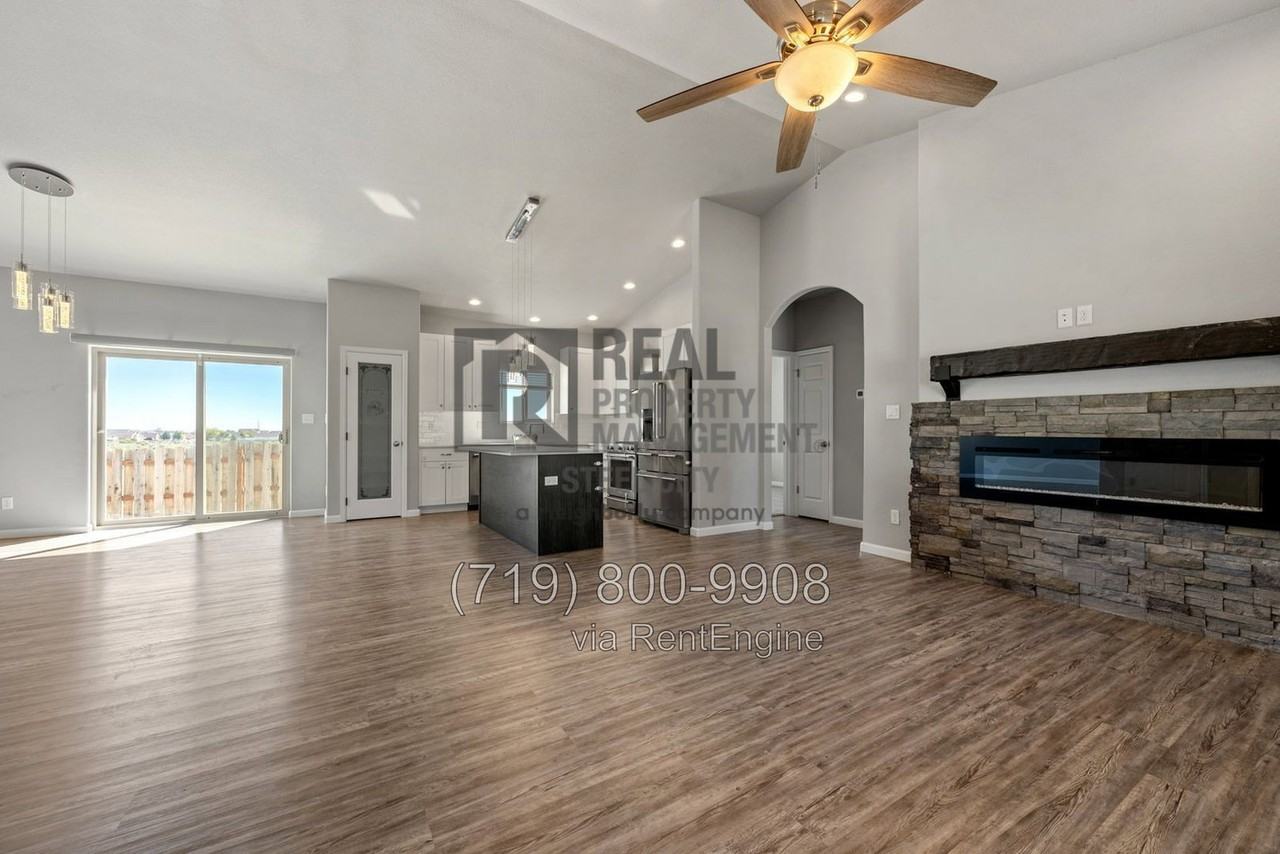 5508 Mark Twain Ln - Photo 4 of 41