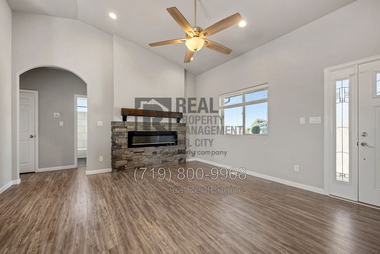 5508 Mark Twain Ln - Photo 5 of 41