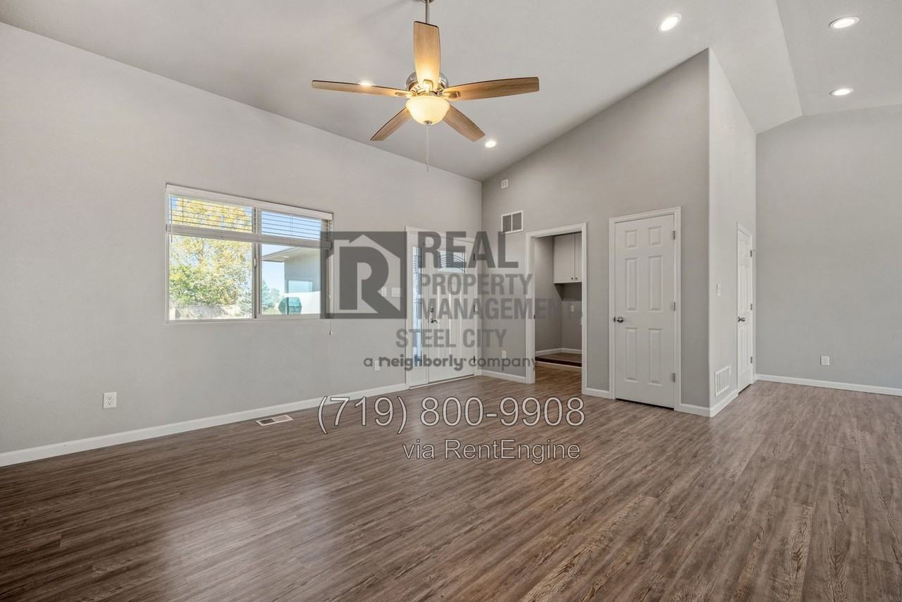5508 Mark Twain Ln - Photo 6 of 41