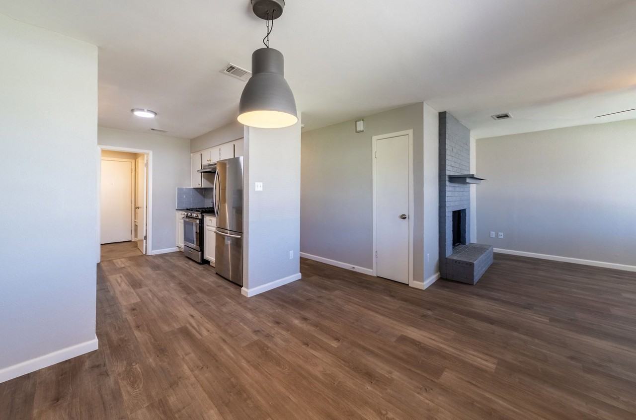 2203 E Stassney Ln #B - Photo 4 of 45