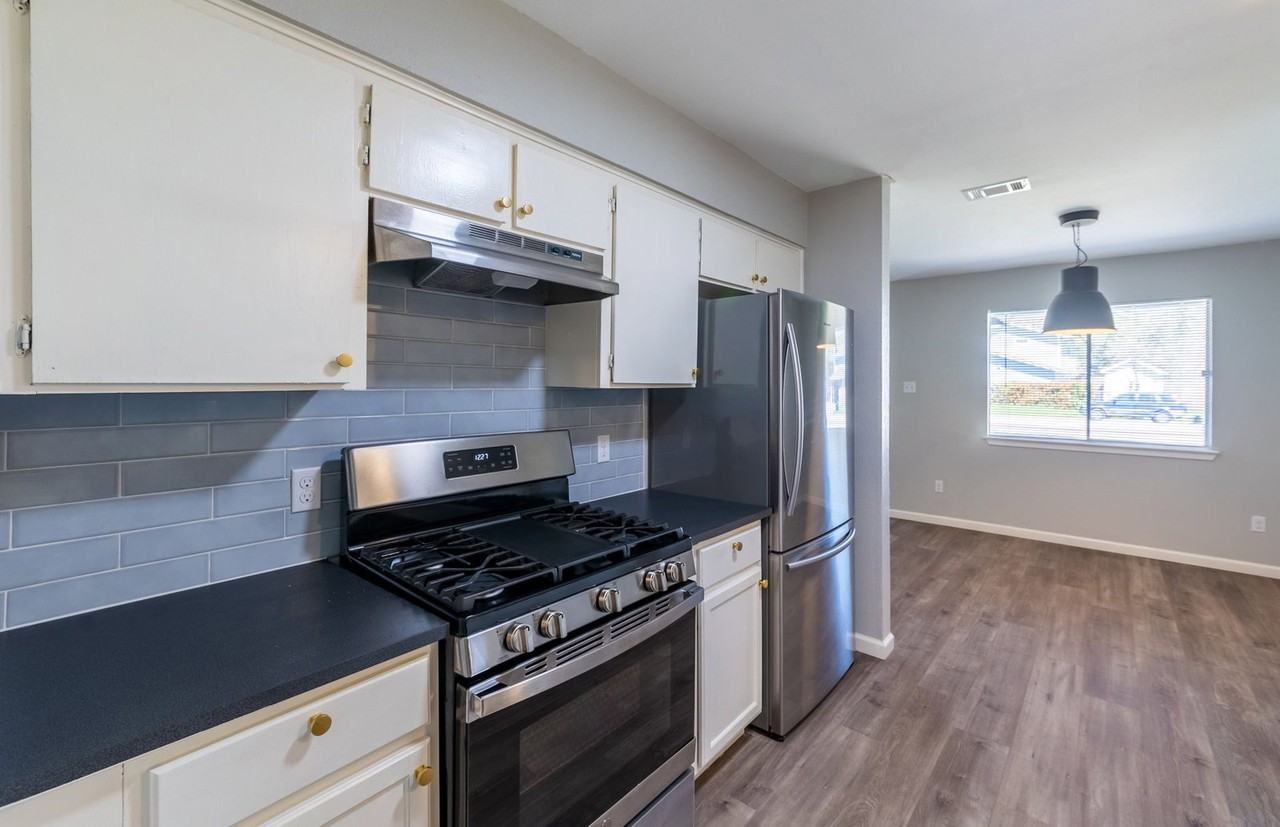 2203 E Stassney Ln #B - Photo 5 of 45