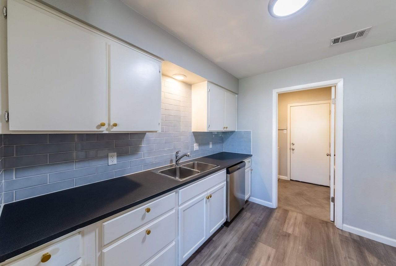 2203 E Stassney Ln #B - Photo 7 of 45
