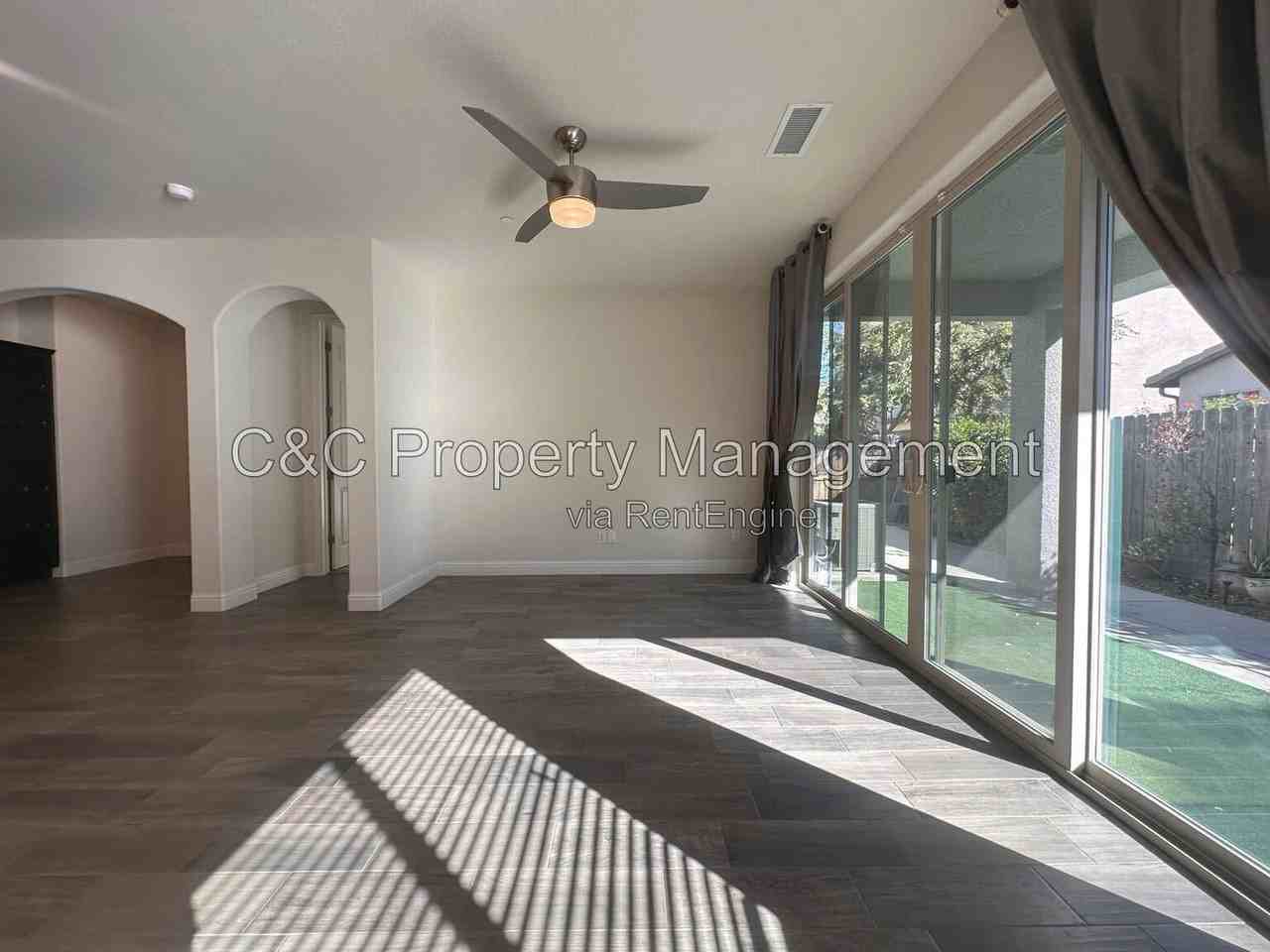 1407 E Via Azzurra Way - Photo 2 of 28