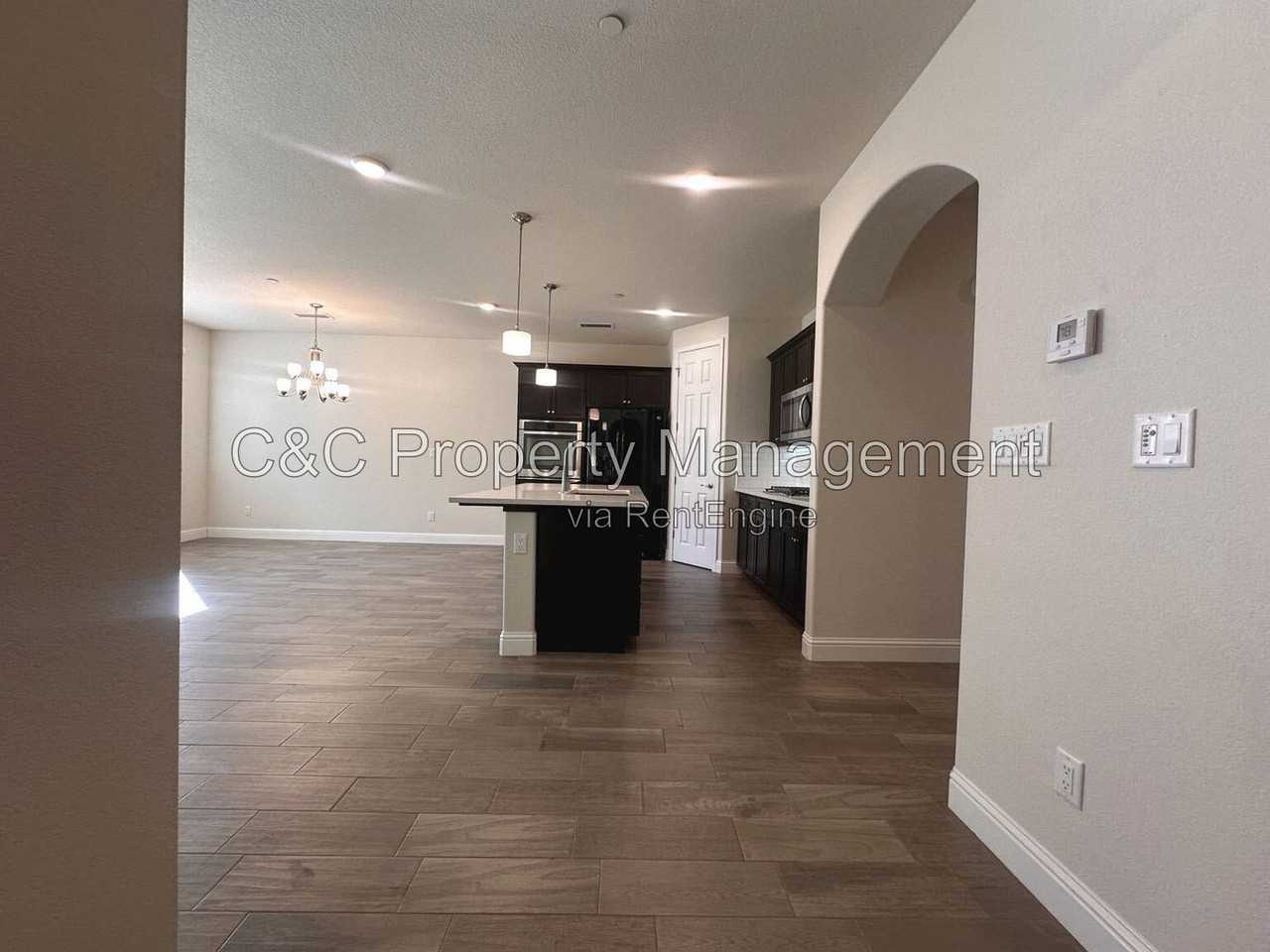 1407 E Via Azzurra Way - Photo 3 of 28