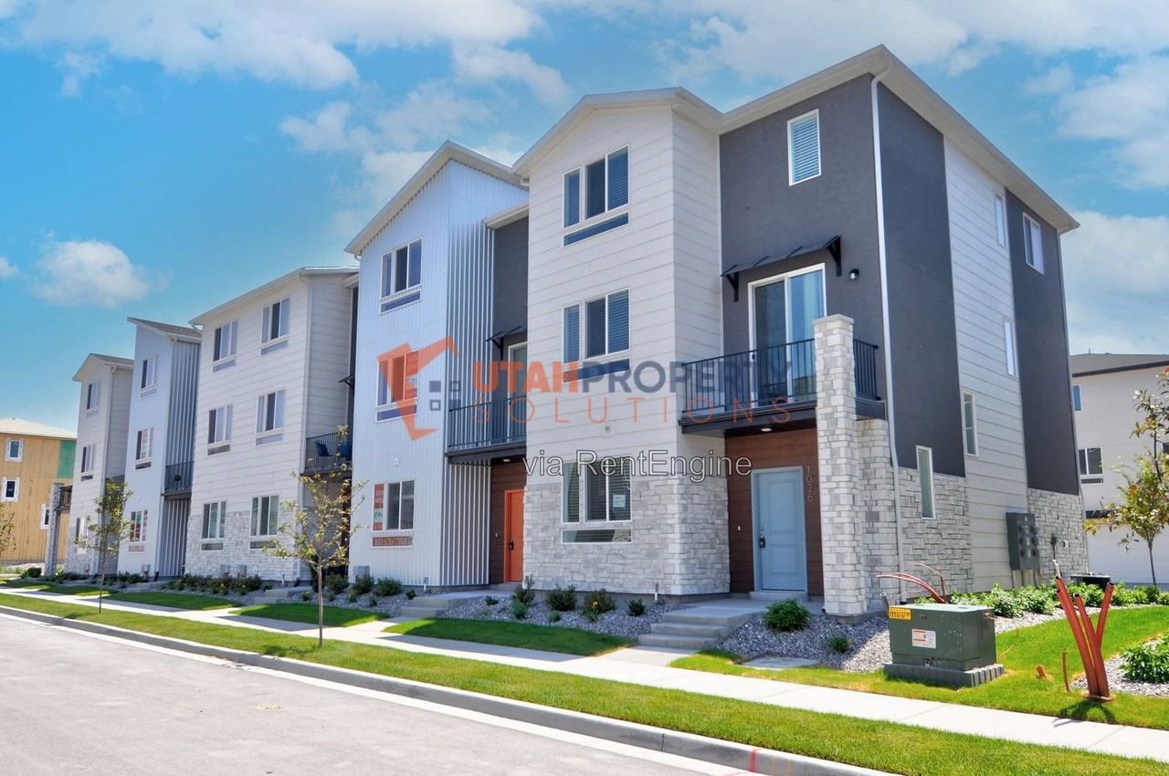 1026 W 430 S - Photo 4 of 38