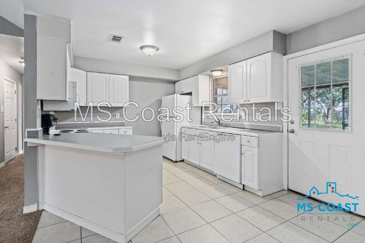 9112 Meadowlark Ave - Photo 7 of 24