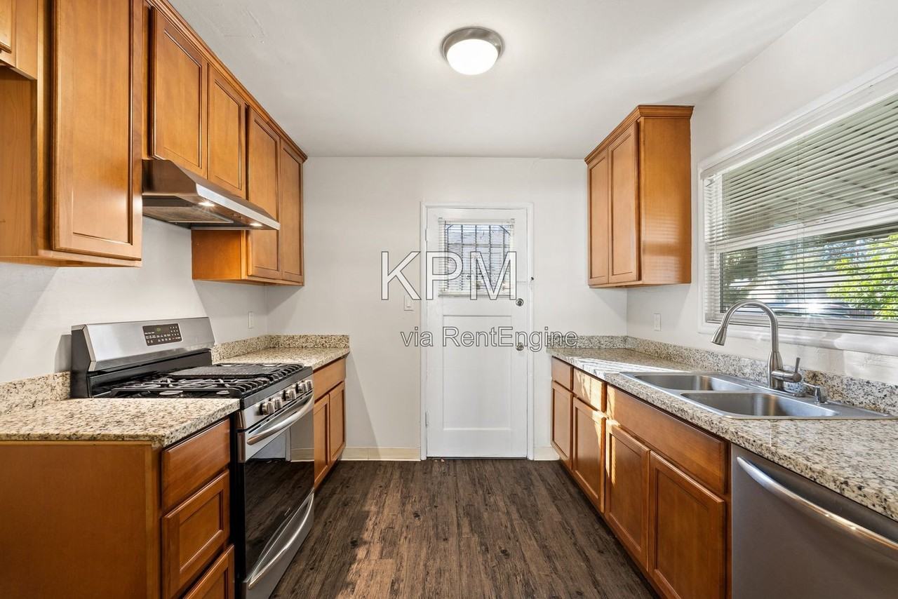 1861 N Hunter St - Photo 3 of 25