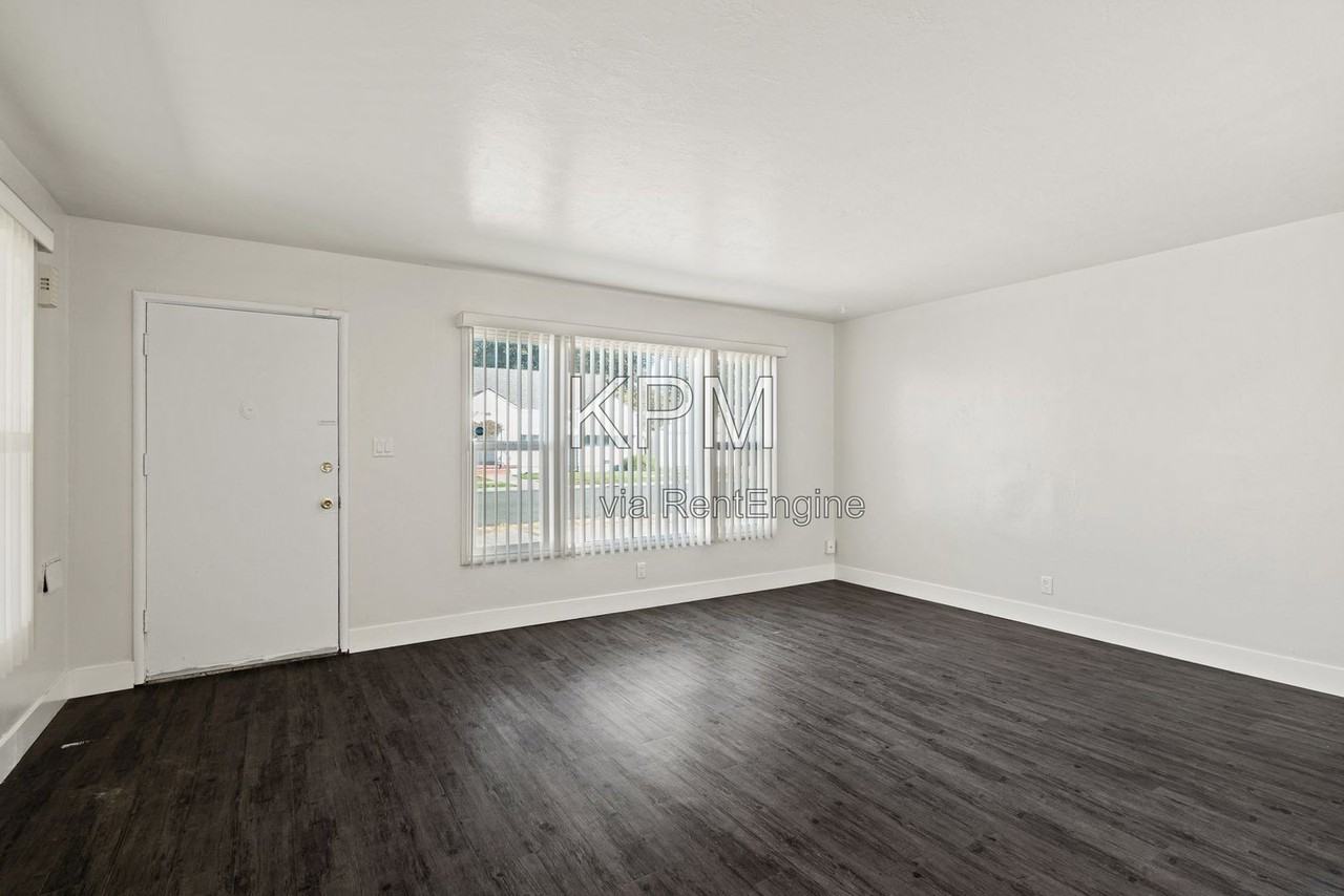 1861 N Hunter St - Photo 5 of 25