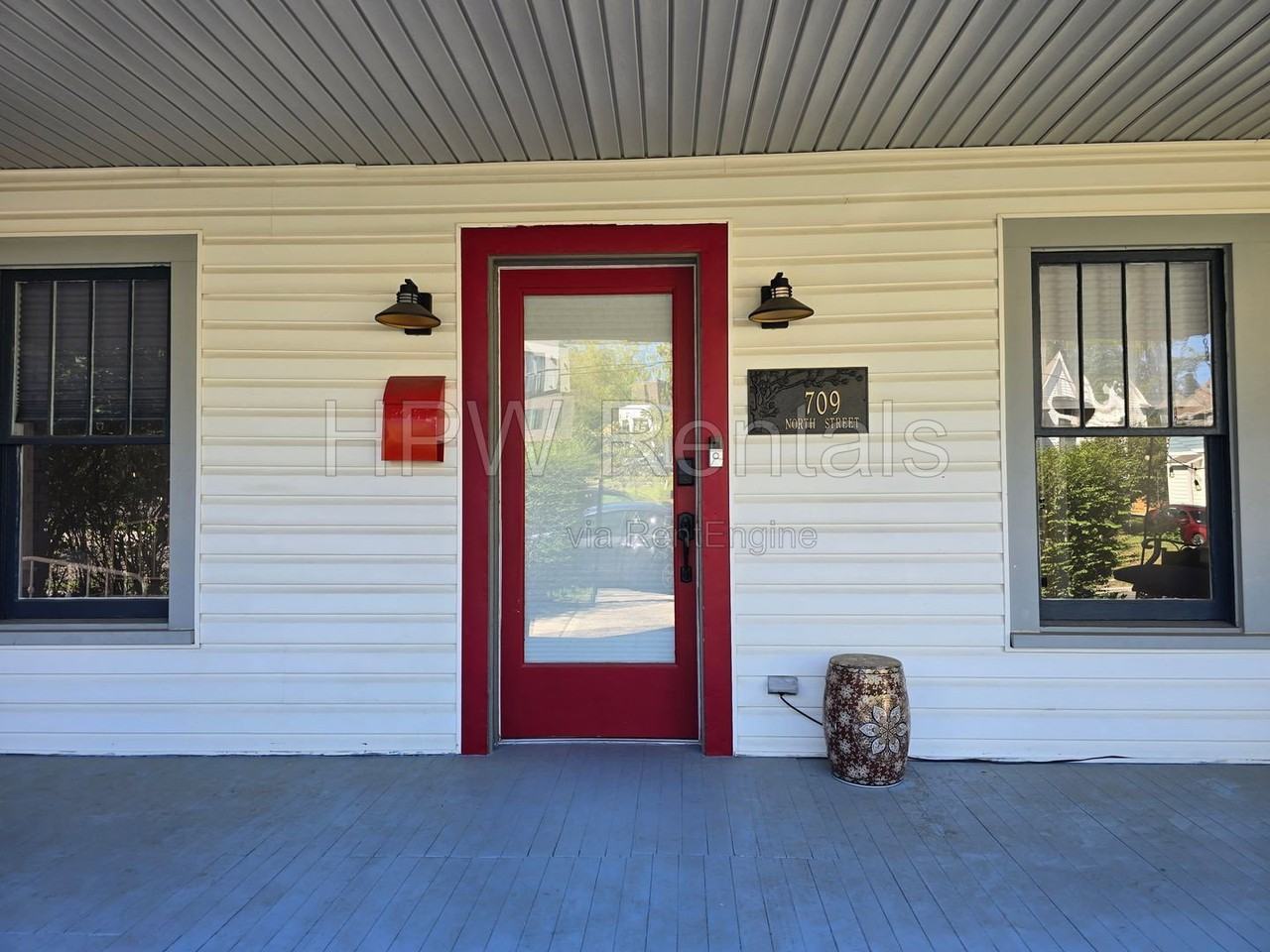 709 North St - Photo 3 of 25