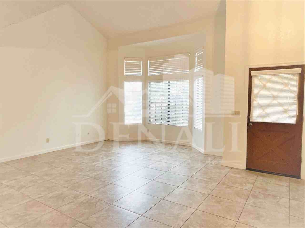 819 W Plata Ave - Photo 4 of 28