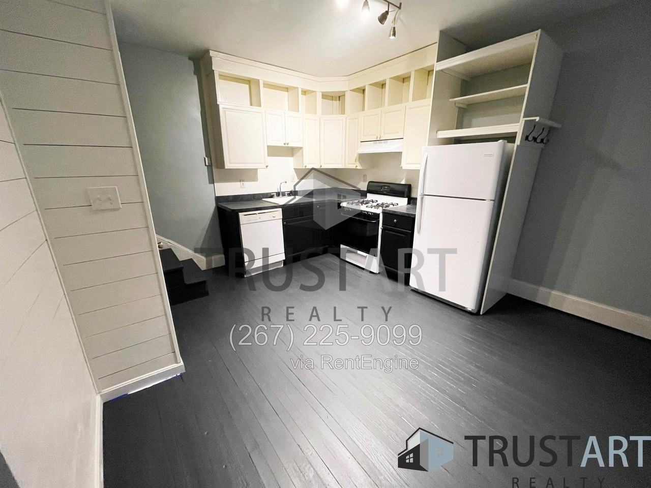105 Seville St - Photo 3 of 14
