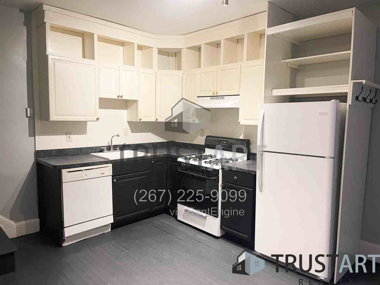 105 Seville St - Photo 4 of 14
