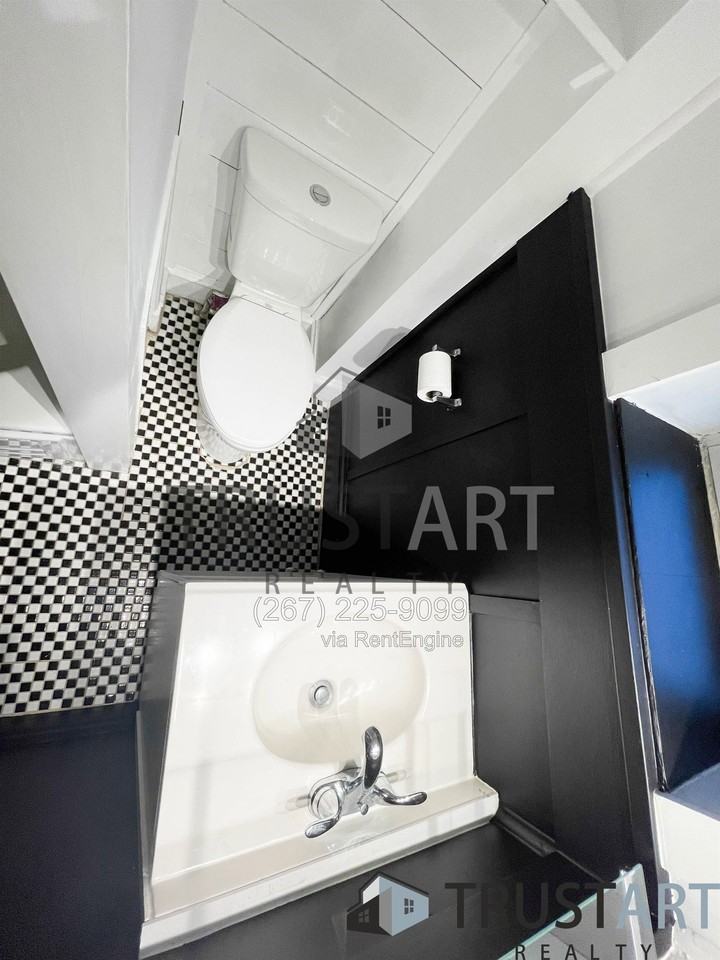 105 Seville St - Photo 6 of 14