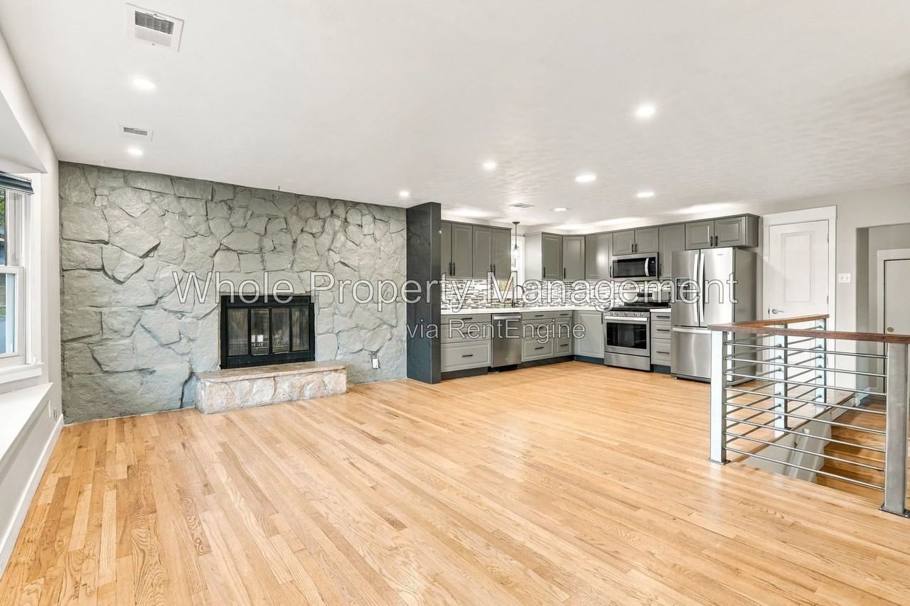 6190 Marshall St - Photo 3 of 31