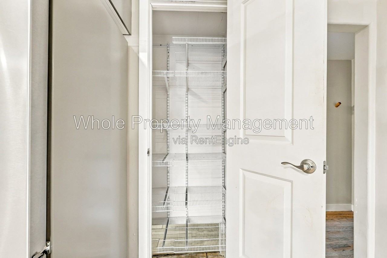 6190 Marshall St - Photo 5 of 31