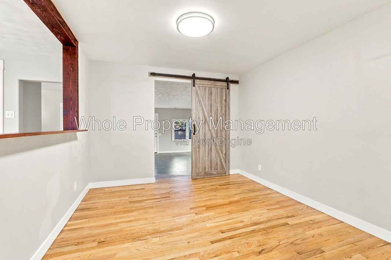 6190 Marshall St - Photo 7 of 31