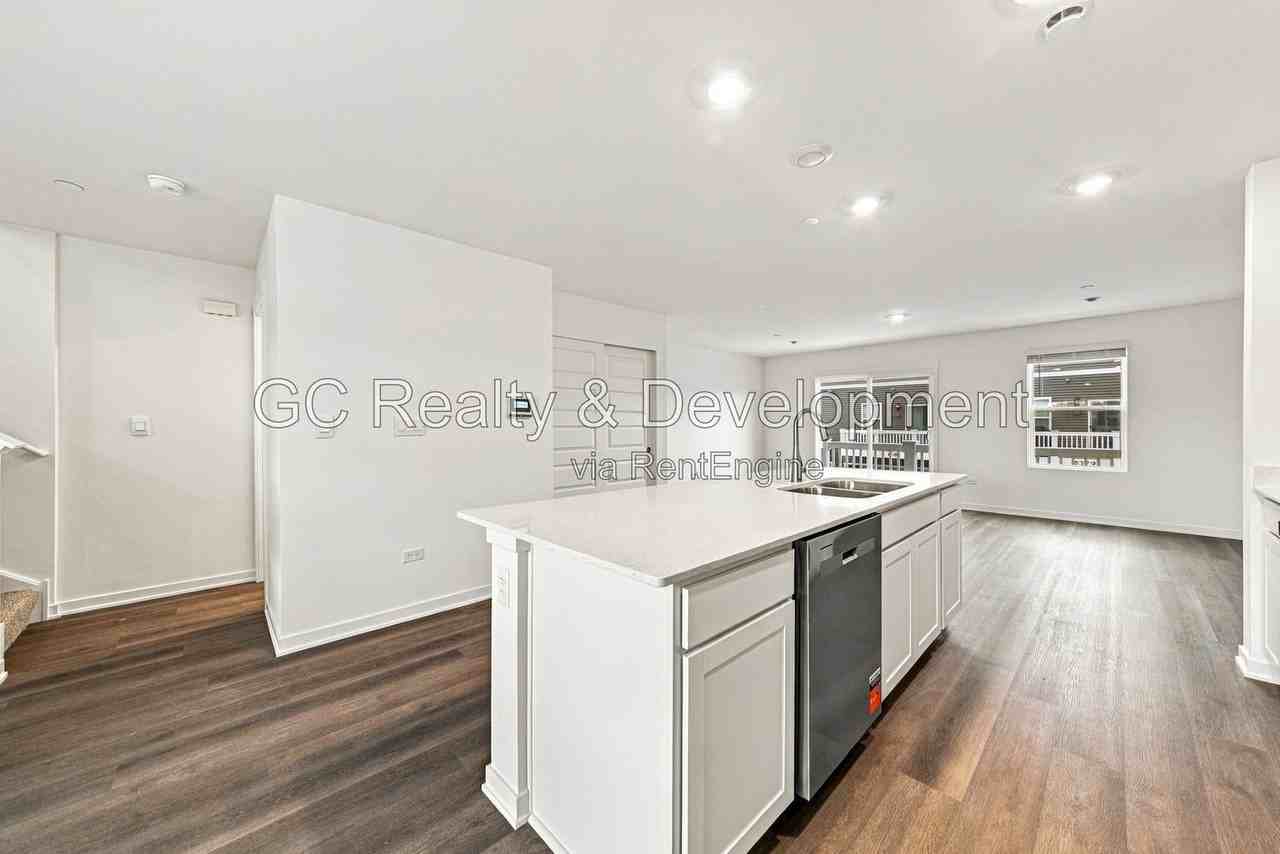 6393 Ulster Dr - Photo 5 of 24