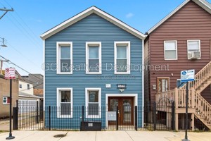 featured image of 1013 W 18th Pl #1R