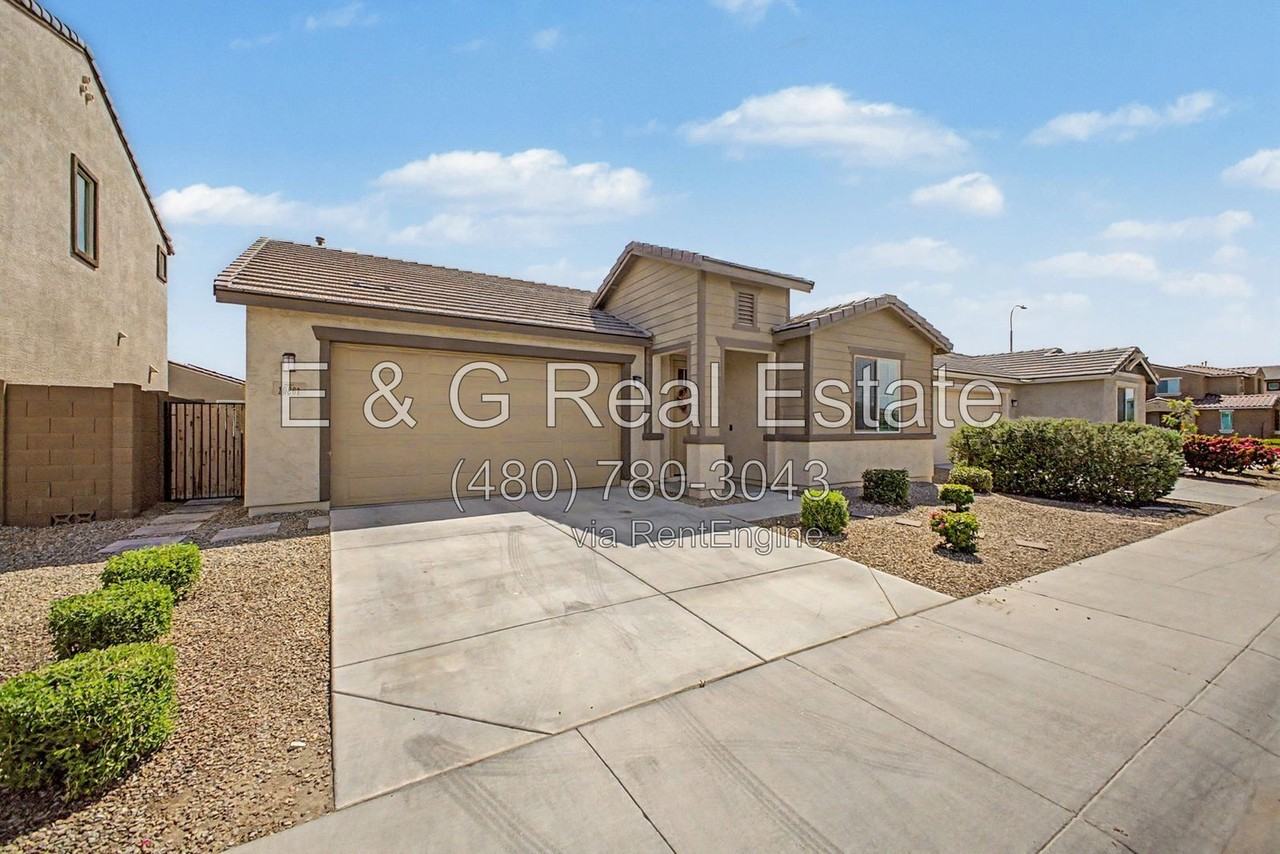 10861 W Fillmore St - Photo 2 of 31