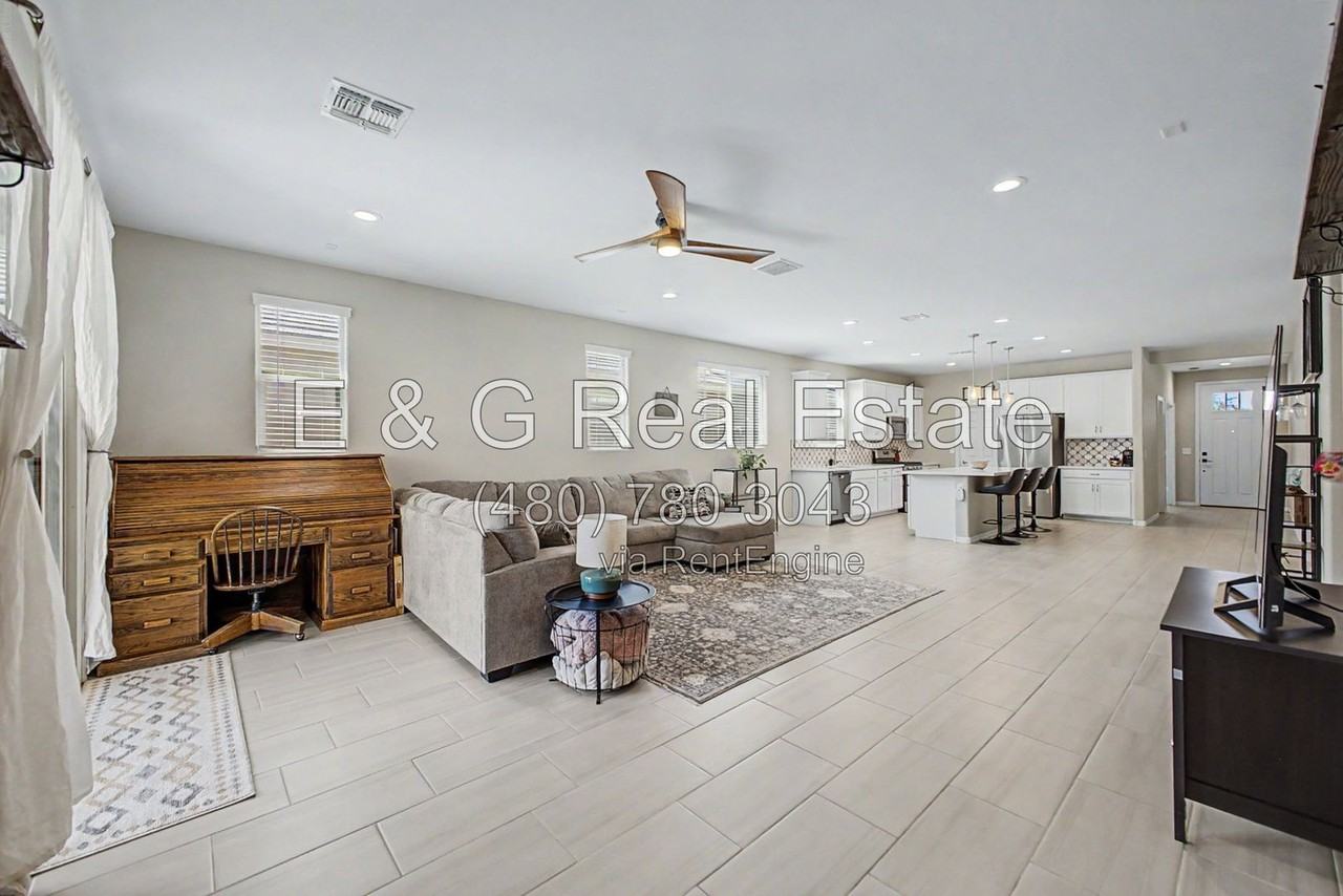 10861 W Fillmore St - Photo 5 of 31