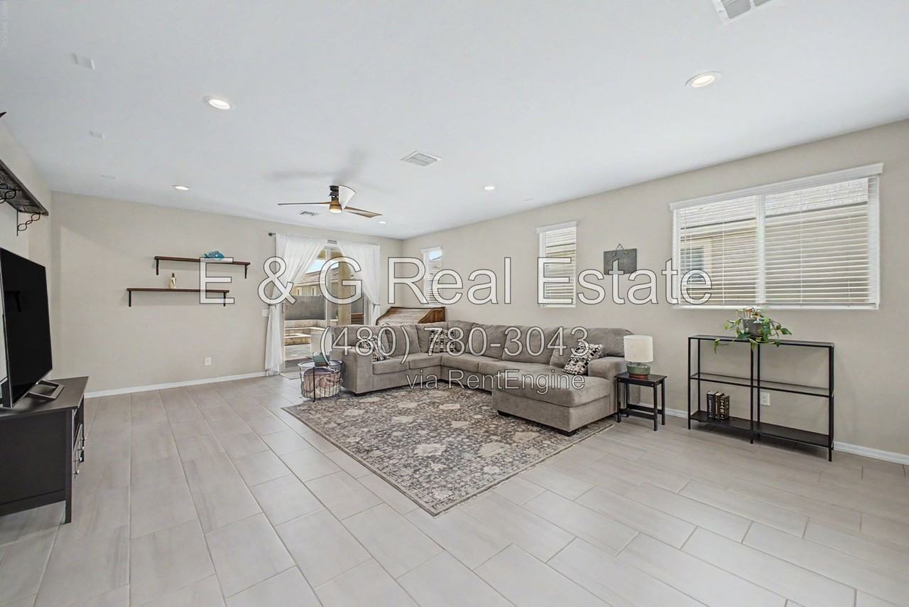 10861 W Fillmore St - Photo 6 of 31