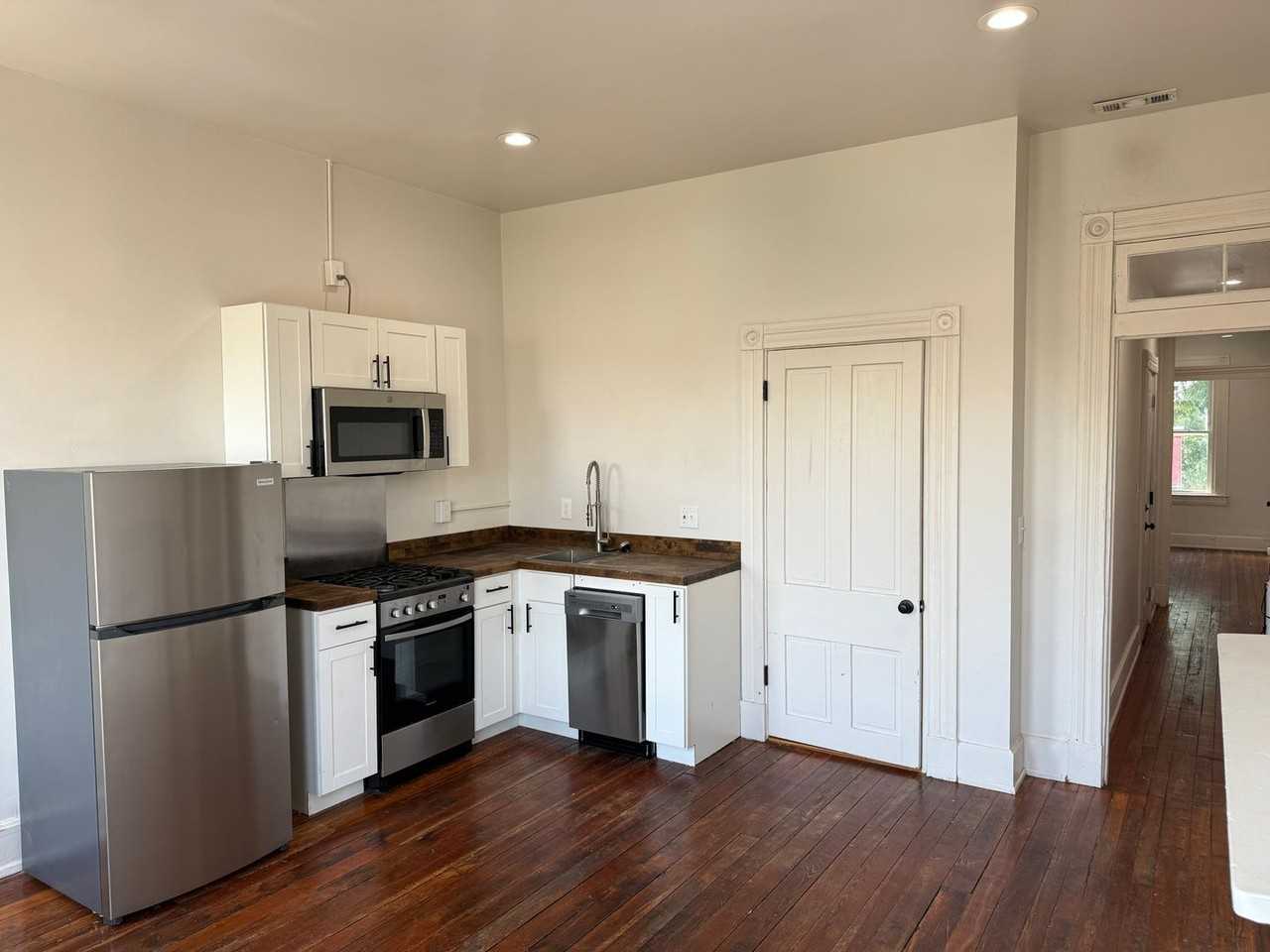 920 Washington Ave #3 - Photo 3 of 11