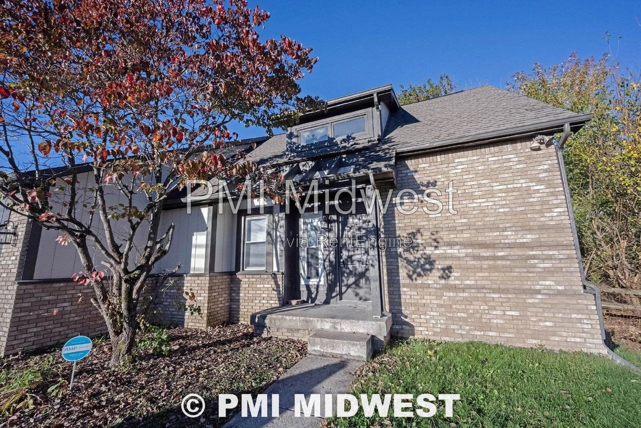 6422 Zionsville Rd - Photo 2 of 40