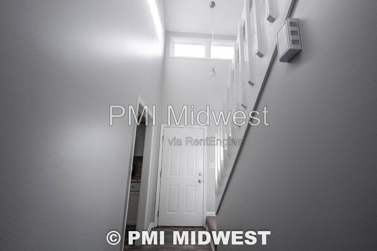 6422 Zionsville Rd - Photo 3 of 40