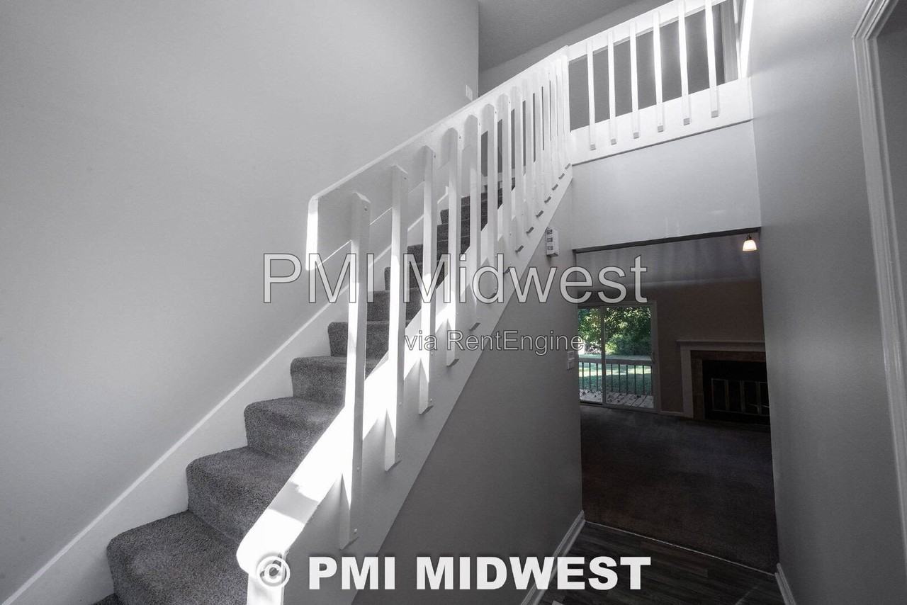 6422 Zionsville Rd - Photo 4 of 40