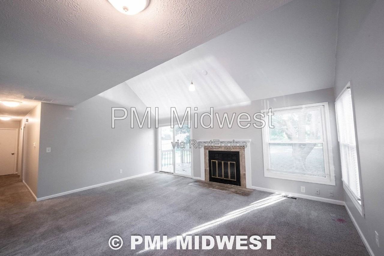 6422 Zionsville Rd - Photo 5 of 40