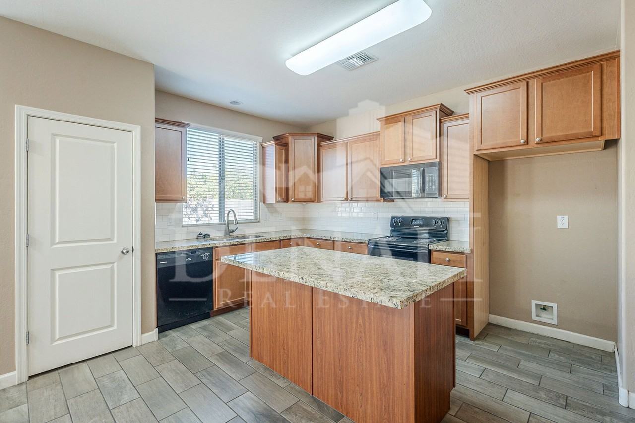 4520 W Dailey St - Photo 5 of 31